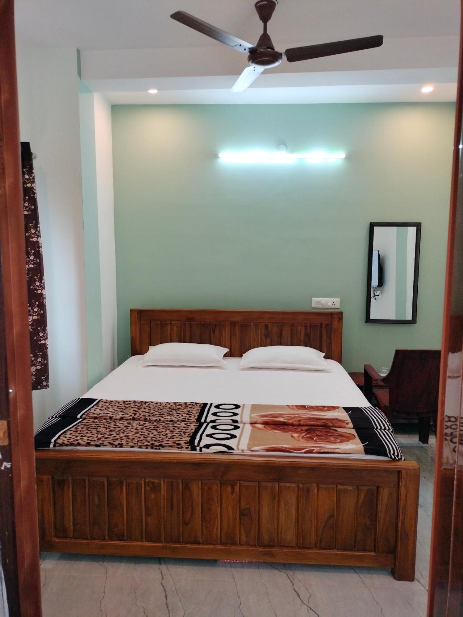 Teja Residency Hotel Alāndurai Екстериор снимка