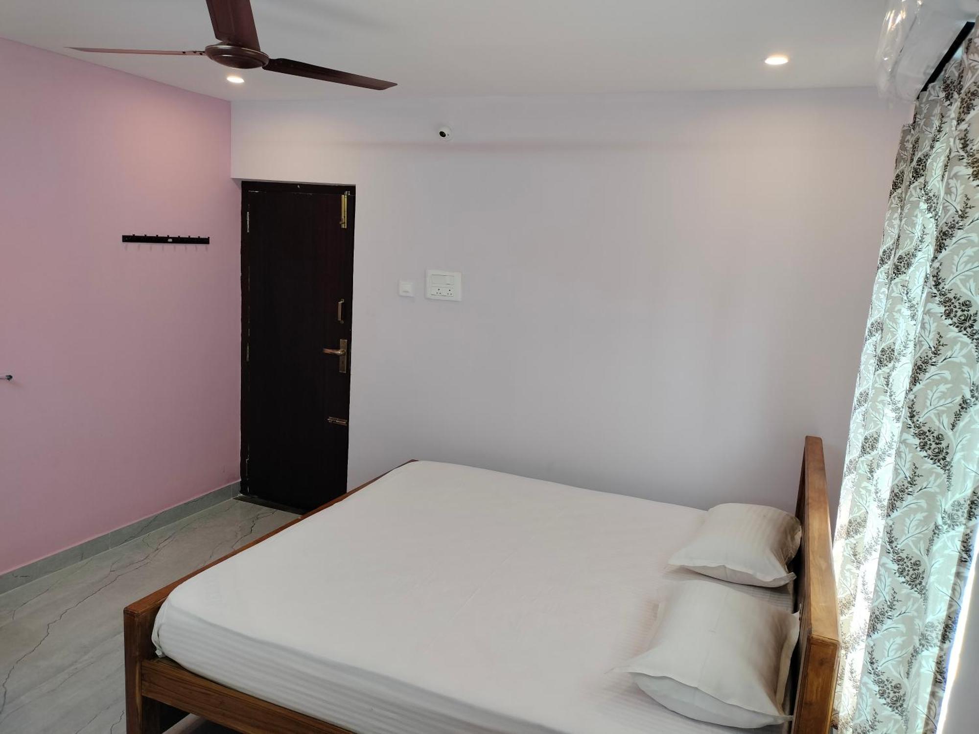 Teja Residency Hotel Alāndurai Екстериор снимка
